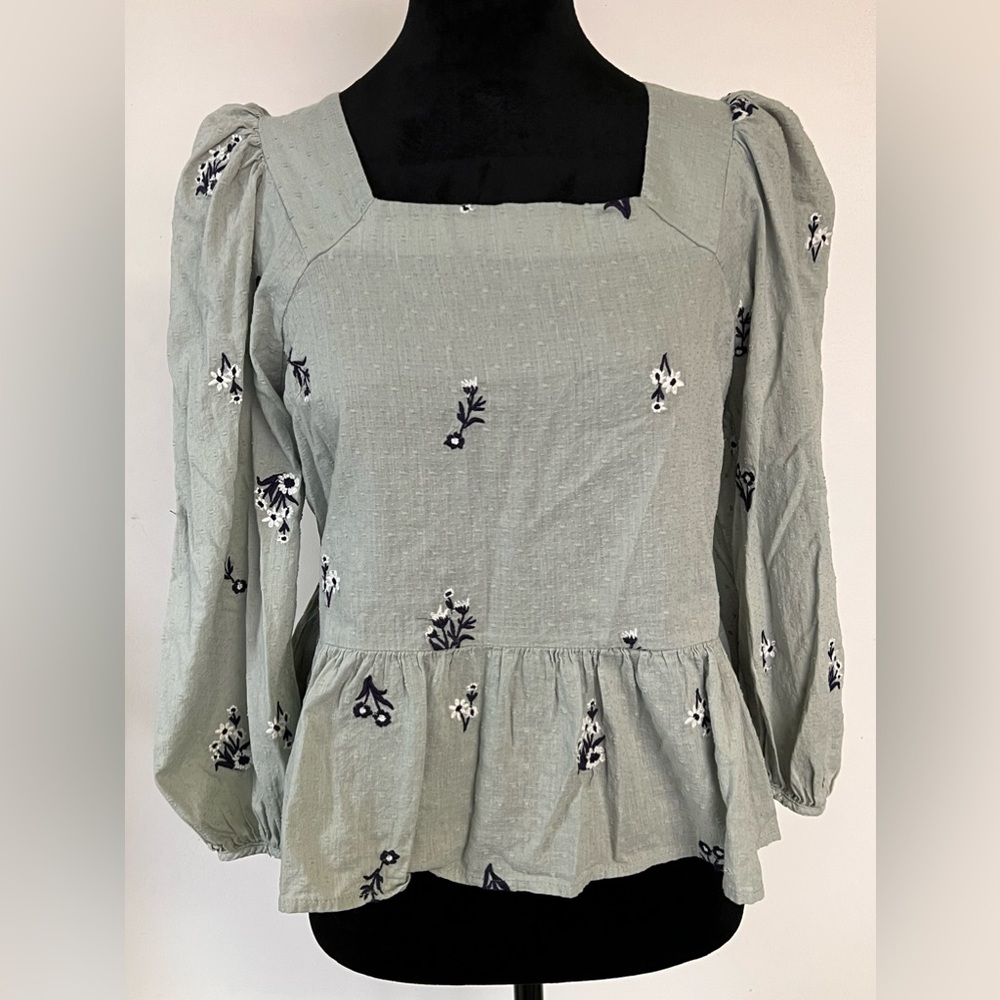 Universal Thread XS top